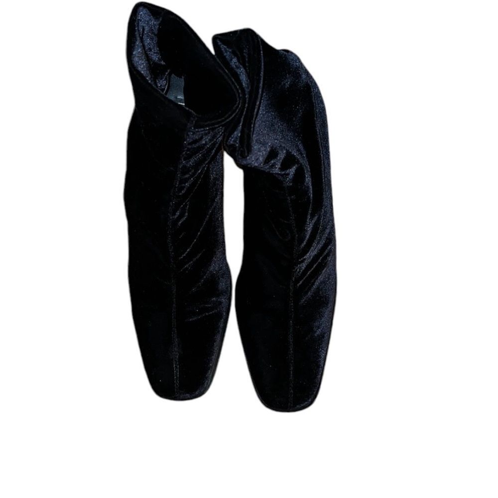 Larry Stuart Collection Black Velvet Booties Size 8 1/2 M